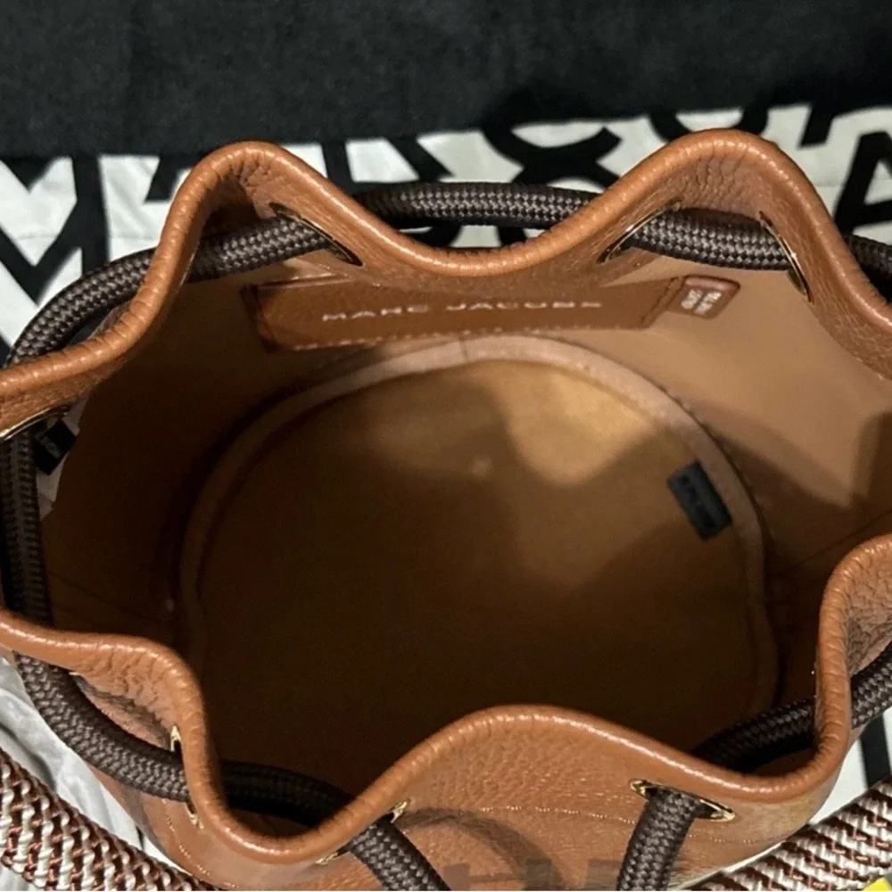 Marc Jacobs
THE BUCKET handbag - Picture 6 of 8